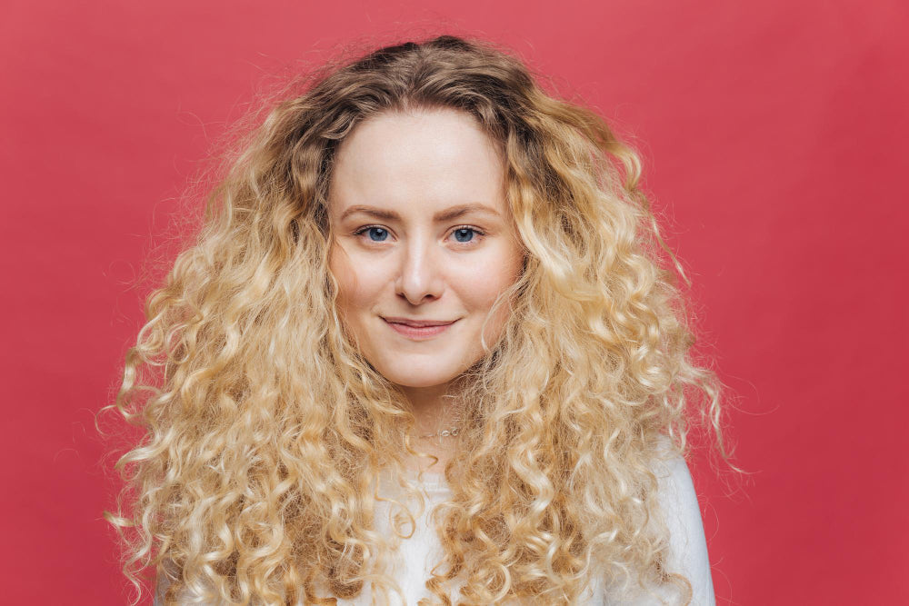 How to Choose the Blonde Highlight Curly Lace Wig for Your Skin Tone & Face Shape